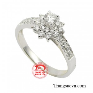 Nó dường như thu hút mọi ánh nhìn khi ai đó vô tình hay cố ý nhìn thấy.