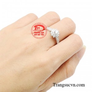 Đó không chỉ là vì cái đẹp, mà còn là vì đẳng cấp, vì giá trị mà chiếc nhẫn này mang lại cho người sở hữu.