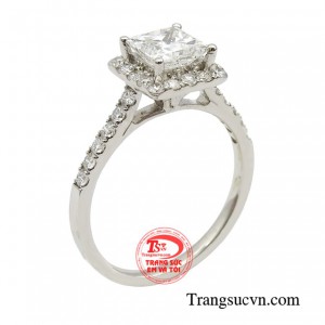 Nhẫn kim cương phú quý kiêu sa là tổng hòa giữa kim cương thượng hạng cùng đường nét thiết kế độc đáo. 