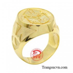 Nhẫn nam công giáo đẳng cấp gây ấn tượng với tạo hình mạnh mẽ nhưng không kém phần sang trọng, làm tăng thêm sự tự tin của người mang.