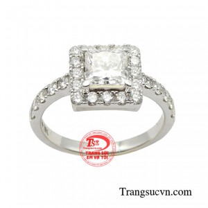 Thiết kế theo kiểu dáng nữ tính, xinh xắn nhưng không kém phần nổi bật giúp đôi tay của các nàng thêm phần thanh thoát, tinh tế.