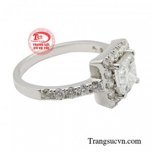 Không đơn thuần là món trang sức tô điểm cho vẻ đẹp chủ nhân, mà còn là cách khẳng định thay chủ nhân thể hiện vị thế, phong cách và chất riêng khác biệt của mình.