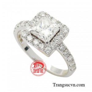 EVT thổi hồn vào từng chi tiết thiết kế, mang đến món trang sức kim cương bắt nhịp xu hướng mới mẻ, độc đáo.