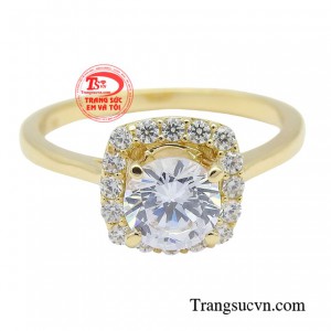 Hàng đá bao quanh có tác dụng làm tăng độ rộng của bề mặt nhẫn và ánh sáng chiếu lấp lánh từ mọi hướng nhìn. 