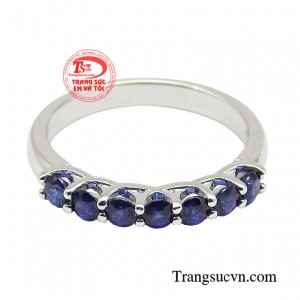 Mẫu nhẫn này được giới chuyên gia đánh giá khá được lòng các cô nàng từ Á sang Âu. 