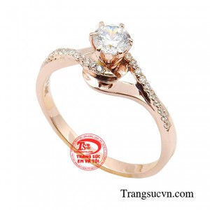 Với món trang sức này chị em phụ nữ lúc nào cũng sang trọng, thanh lịch ngay cả khi chỉ diện áo sơ mi trắng hay đồ jean.