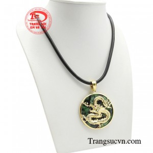 Khí chất của người quân tử, tài lãnh đạo, trí tuệ cùng vận may và lòng nhân từ.