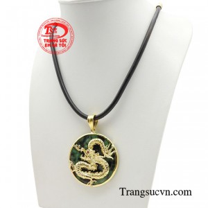 Đeo trang sức rồng được tin là mang đến sự thuận lợi, suôn sẻ trong công việc, mở mang các mối quan hệ, đem đến nhiều cơ hội tốt.
