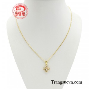 Bộ dây chuyền kiêu sa thời thượng với thiết kế độc đáo, tỉ mỉ mang lại cho phái đẹp sự thanh lịch, thời trang và cá tính riêng.
