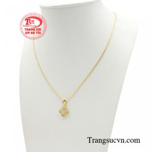 Sản phẩm này sẽ là sự lựa chọn tuyệt vời dành cho những cô nàng nữ tính yêu thích sự đơn giản, dịu dàng.