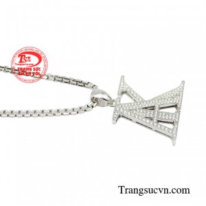 Kim cương còn mang lại sự may mắn, thịnh vượng, vĩnh cửu cho người đeo nó nữa.