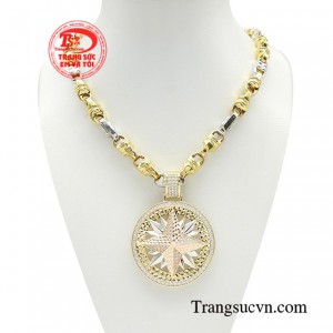 Bộ dây chuyền nam thành đạt thể hiện đẳng cấp của đàn ông, tạo ra một phong cách nam tính cho các quý ông tinh tế. 