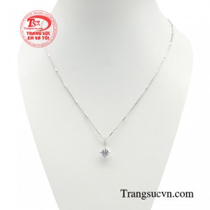 Bộ dây chuyền phong cách quý cô giúp các nàng cấp tốc biến hóa bản thân trở nên xinh đẹp hơn. 