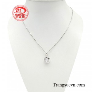 Bộ dây chuyền quý cô duyên dáng không cầu kỳ nhưng đủ tạo sự chú ý