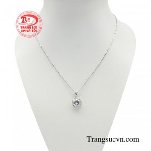 Bộ dây chuyền quý cô tinh tế tượng trưng cho đam mê và khát vọng của người phụ nữ hiện đại.