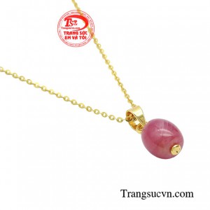Vẫn là những viên đá Ruby tượng trưng cho sự quý phái, đầy quyền lực