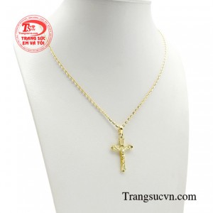 Thánh giá không chỉ đơn thuần là tính ngưỡng, mà nó là một loại trang sức đặc trưng cho những người theo đạo.