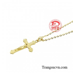 Ngoài ra, nhiều người theo đạo còn tin rằng việc đeo cây thánh giá giúp bảo vệ khỏi ma quỷ.