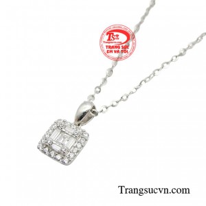 Mang đến cho chị em một vẻ đẹp vượt thời gian, vừa dịu dàng mà lại vô cùng cá tính. 