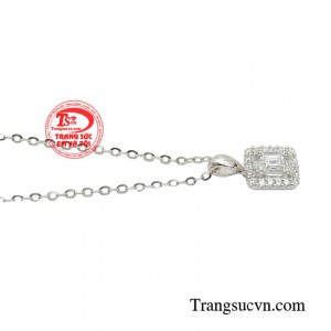 Bộ dây chuyền sẽ là món quà tuyệt vời dành tặng người bạn yêu thương vào các dịp đặc biệt.