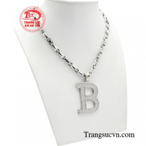 Bởi vậy để trở nên thu hút như một quý ông thực thụ, bạn hãy lựa chọn cho mình một bộ dây chuyền thời trang cá tính phù hợp với mọi loại trang phục.