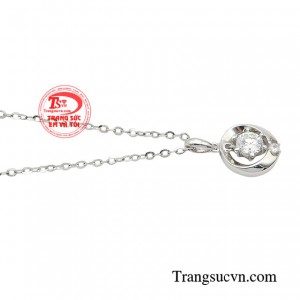 Sẽ thật thiếu sót nếu bạn bỏ qua một món phụ kiện đơn giản nhưng lại dễ dàng ghi điểm trong mắt người đối diện