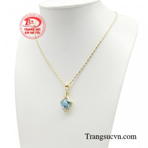 Theo thuyết ngũ hành, Topaz tương sinh với người mệnh Mộc và tương hợp với người thuộc mệnh Thủy