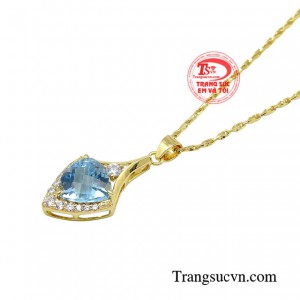 Topaz không chỉ góp phần tôn lên vẻ đẹp của người đeo. 