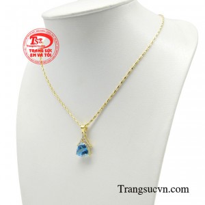 Topaz mang đầy mị lực của thiên nhiên, khơi gợi sức cuốn hút thuộc về riêng bạn.