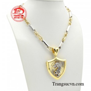 Đứng đầu trong tứ linh, Rồng là linh vật có quyền năng tối thượng, trong các đời vua chúa, ngai vàng đều được chạm rồng tinh xảo