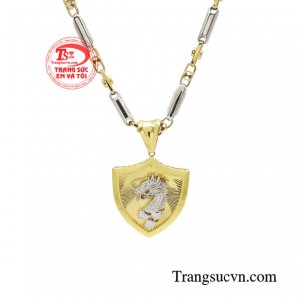 Trang sức hình rồng được các đấng mày râu vô cùng yêu thích với mong muốn thể hiện bản lĩnh sức mạnh phi thường, thành công rạng rỡ, tăng cường và phát huy quyền lực.