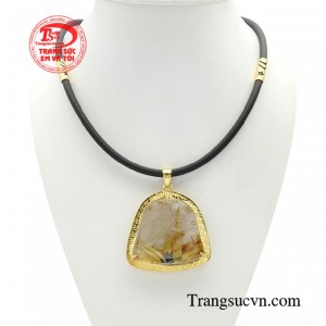 Bộ mặt phật bọc vàng an yên là sản phẩm phong thủy cao cấp về đức Phật với hai chất liệu chính là vàng tây và thạch anh tóc vàng thiên nhiên.