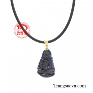 Phật quan âm đặc biệt sử dụng chất liệu đá sapphire thiên nhiên giúp sản phẩm  thêm phần cao cấp hơn.