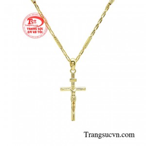 Trang sức thánh giá mang vẻ đẹp tổng hòa của 2 phong cách lưu giữ văn hóa tôn giáo mà vẫn thời thượng cá tính.