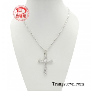 Bộ thánh giá vàng trắng đẳng cấp tôn lên vẻ đẹp thời trang trẻ trung, độc đáo, giúp làm nổi bật phong cách riêng cho người đeo.