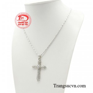 Dây chuyền thánh giá với kiểu dáng đính kết đá cz tinh xảo lấp lánh đặc biệt dành riêng cho những bạn yêu thích thời trang tươi mới, cá tính.