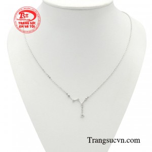 Dây chuyền chiêm tinh đang nhận được sự ưu ái từ các tín đồ thời trang sẽ là món phụ kiện giúp bạn cá nhân hoá trải nghiệm thời trang của bản thân và kết nối sức mạnh tinh thần cùng vũ trụ bao la.