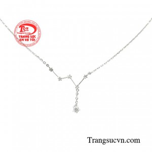 Không chỉ đem lại những giá trị tinh thần thông qua việc giải mã tính cách cung hoàng đạo và các thông điệp kết nối giữa con người và vũ trụ