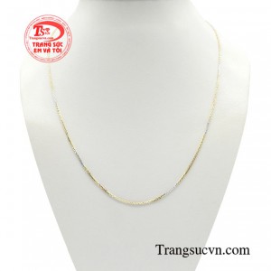 Dây chuyền duyên dáng nữ tính mang thiết kế nhẹ nhàng, tinh tế.