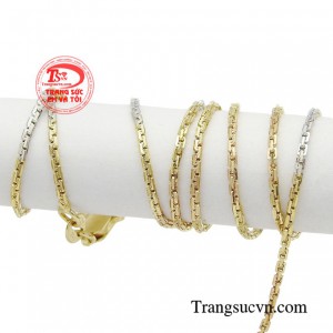 Hãy thử thể hiện chất tôi riêng cùng chiếc dây chuyền duyên dáng nữ tính này nhé.