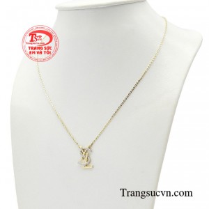Giúp tín đồ thời trang hoàn thiện khí chất thời thượng và tôn vinh gu thẩm mỹ xứng tầm.