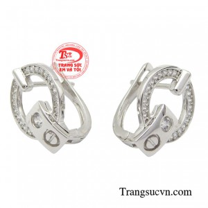 Sự hấp dẫn là điều không thể thiếu đối với phái đẹp, nó có một sức mạnh vô hình cuốn hút đối phương. 