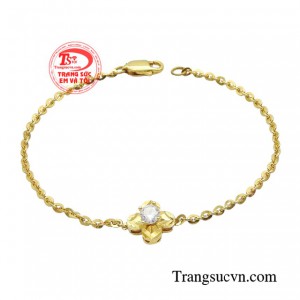 Lắc tay hoa mai nữ tính lấy cảm hứng từ loài hoa mai vàng rực rỡ.