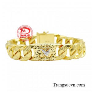 Nếu hổ được ví là chúa tể của sơn lâm thì đại bàng được xem là vua của bầu trời. 