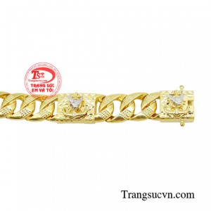 Với sự uy nghiêm xen phần dũng mãnh, đại bàng được xem là sứ giả của vị thần tối cao, biểu tượng tôn quý thay mặt cho các thần linh. 