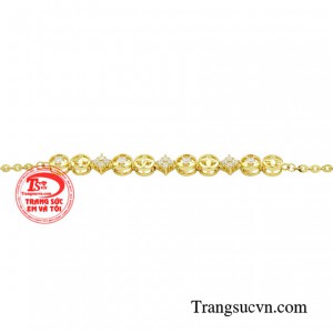 Sản phẩm lưu giữ vẻ đẹp cùng thời gian khiến chúng trở thành một chi tiết đắt giá làm điểm nhấn bừng sáng cho phong cách của bạn.