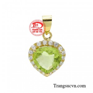 Mặt dây peridot trái tim yêu thương có màu sắc kết hợp giữa màu vàng và xanh lục