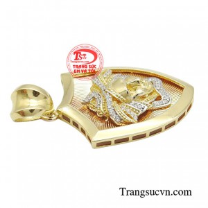 Chỉn chu trong việc tạo dựng phong cách cùng chiếc mặt dây nhập khẩu Italy cao cấp sẽ giúp phái mạnh tạo nên dấu ấn khác biệt. 