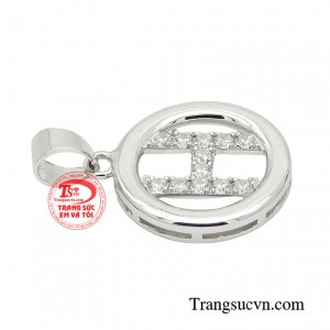 Sản phẩm dễ dàng phối đồ, giúp cho người đeo nổi bật ở những buổi dạo phố hay những bữa tiệc cùng bạn bè, người thân.