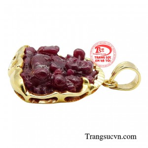 Truyền thuyết kể lại rằng màu đỏ của viên đá ruby là sự kết hợp giữa lửa và máu, mang ý nghĩa tâm linh là đem lại sự ấm áp cho con người. 